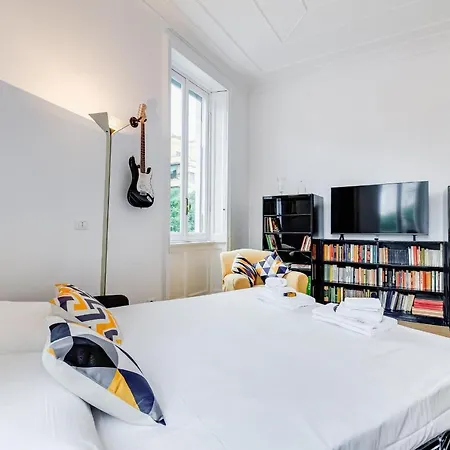 Apartment Bmga L Elegant Four-room Apt For 8 Guests In Prati Rome
