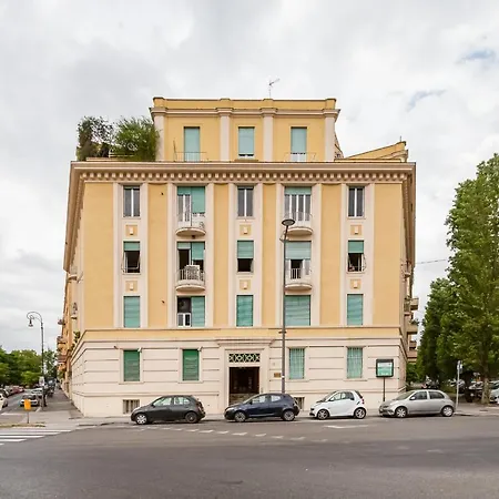 Apartment Bmga L Elegant Four-room Apt For 8 Guests In Prati Rome