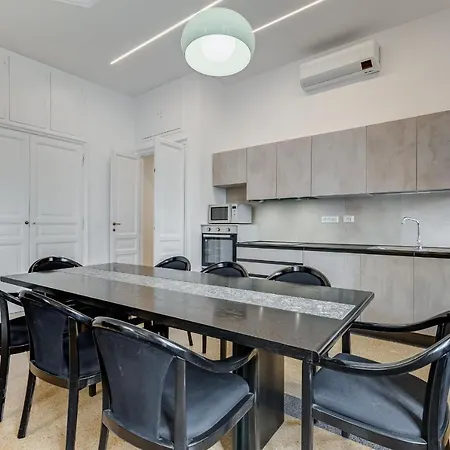 Bmga L Elegant Four-room Apt For 8 Guests In Prati Rome