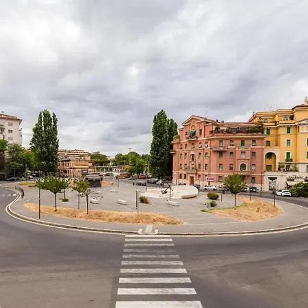 Apartment Bmga L Elegant Four-room Apt For 8 Guests In Prati *